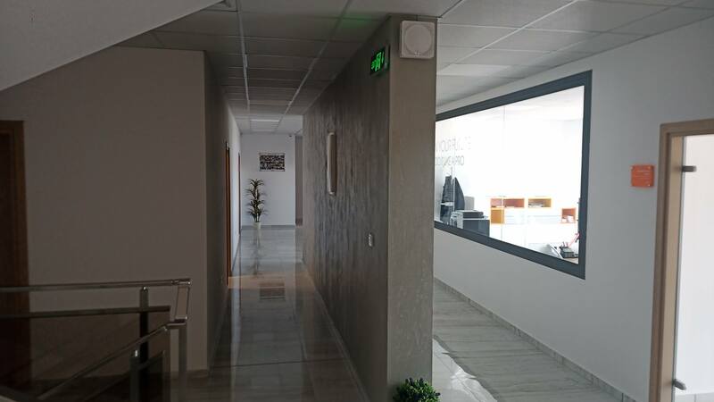 open gallery image